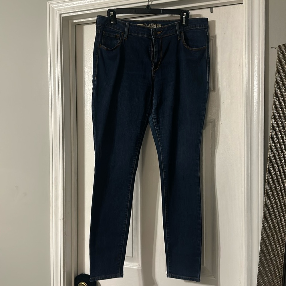Old Navy Rockstar Mid Rise W/ Stretch. Size 14